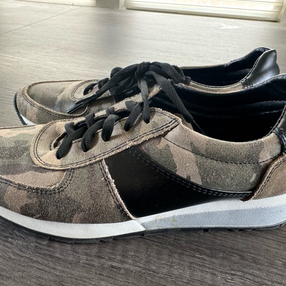 Cofi woman’s Holly Fashion camouflage sneakers, size 8 - Picture 2 of 5